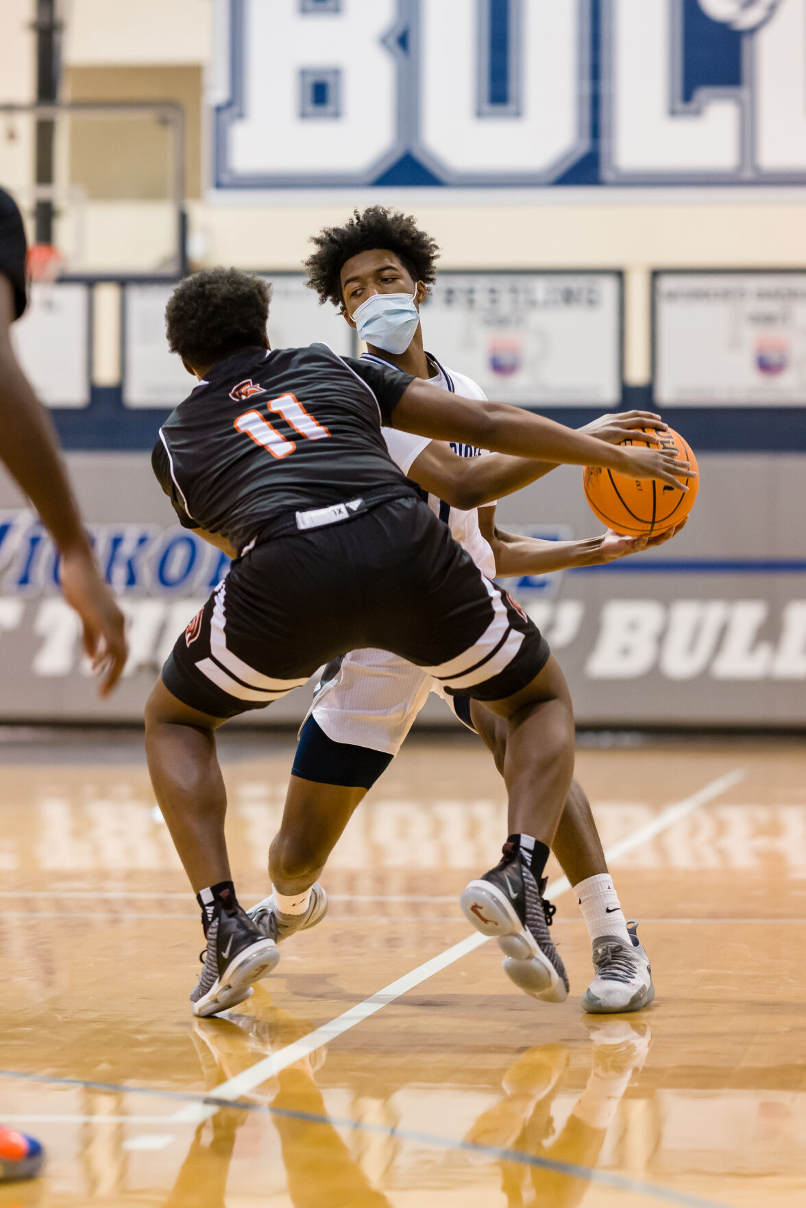 Boys Basketball: Hickory Ridge RaginÕ Bulls defeated the Northwest Cabarrus Trojans 64-56.
